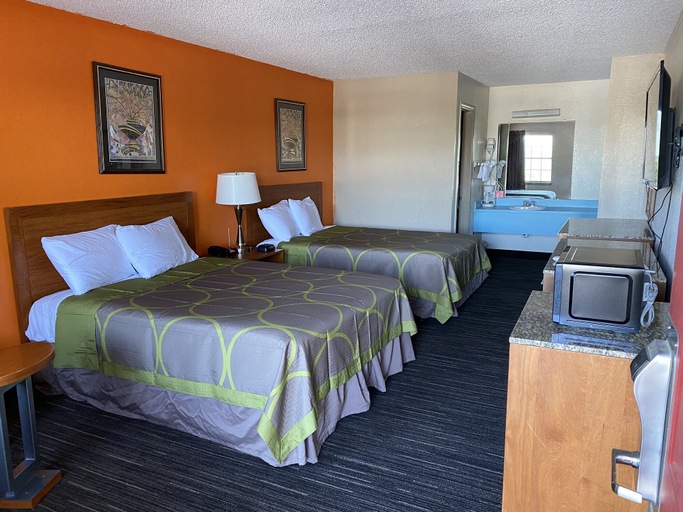 Bedroom 3, Executive Inn, Young
