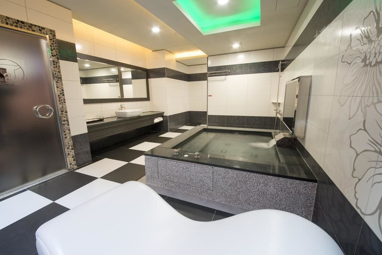 Bathroom 3, Ting-Shuai Motel, New Taipei City
