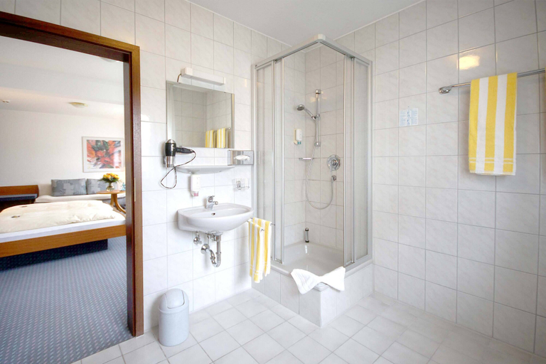 Bathroom 4, City Hotel Mark Michelstadt, Odenwaldkreis