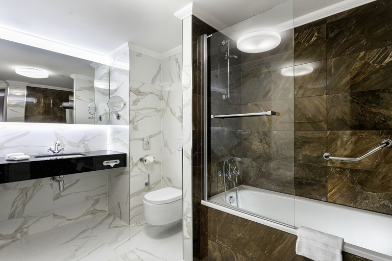 Bathroom 4, Cosmopolitan Hotel Prague, Praha 1