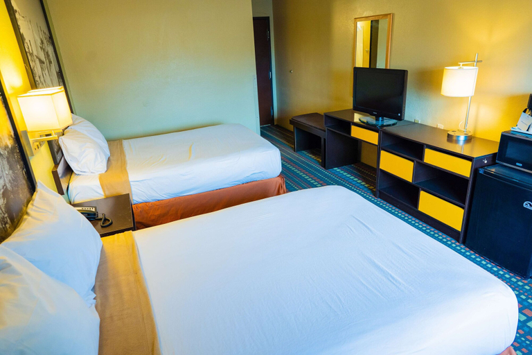 Bedroom 3, Super 8 by Wyndham Belen NM, Valencia