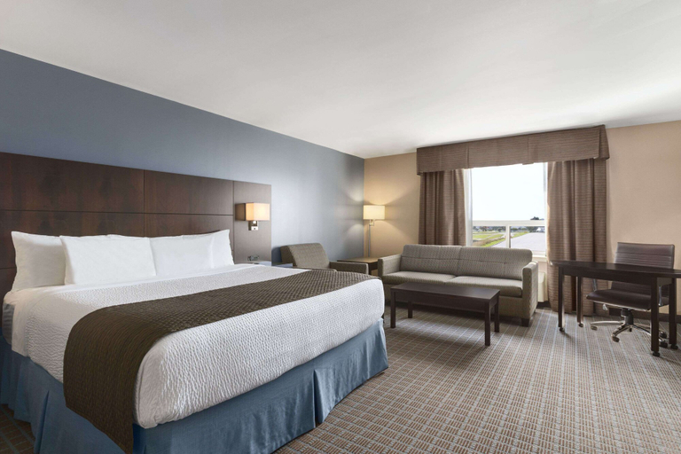 Bedroom 2, Days Inn by Wyndham Stephenville, Division No. 4