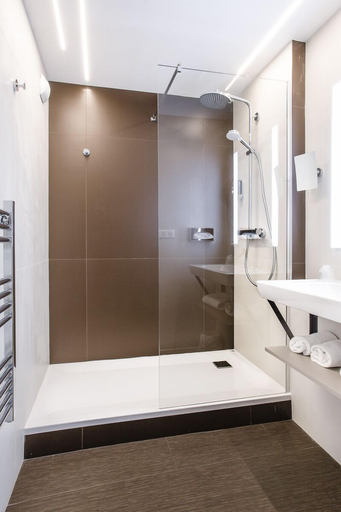 Bathroom 5, Mercure Brive, Corrèze