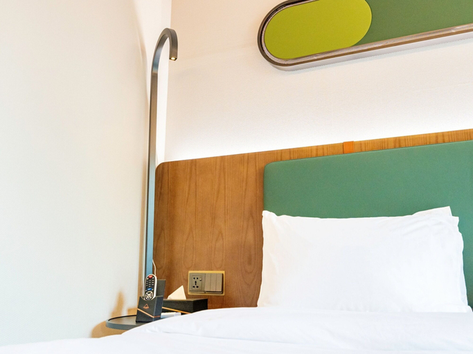 Bedroom 4, L&L Central Hotel, Jeju