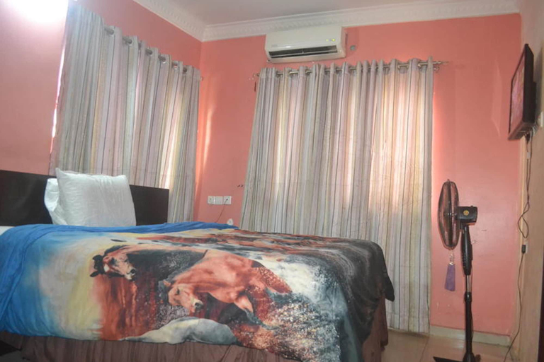 Bedroom 2, Dan Morgan Hotel & Suites, Ikeja
