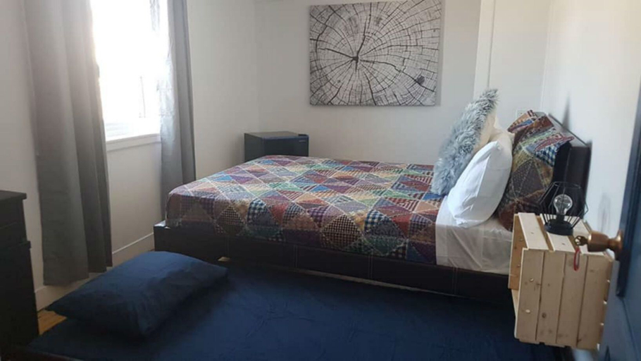 Bedroom 2, Auberge au toit rouge, Les Basques