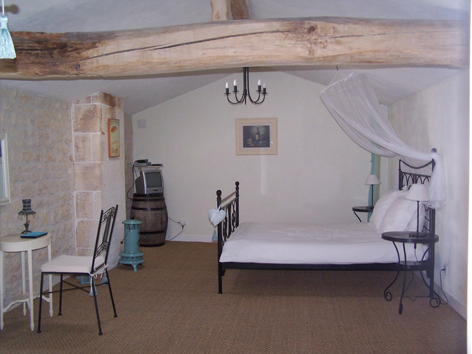 Bedroom 3, Le Four à Pain - Chambres d'Hôtes, Charente-Maritime