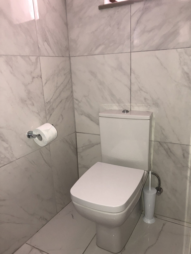 Bathroom 4, Nikis House