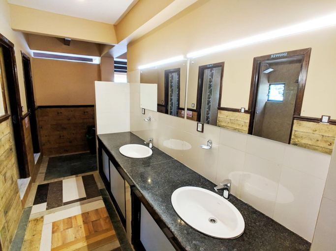 Bathroom 5, Hotel Forest Lake Backpackers' Hostel, Gandaki
