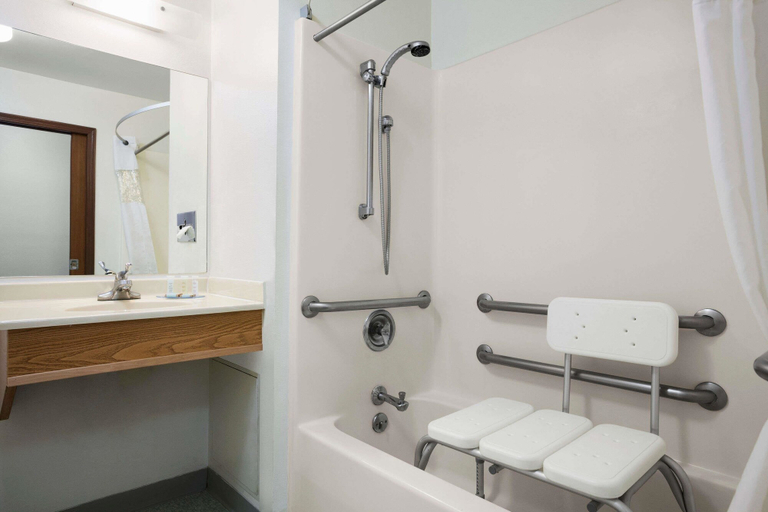Bathroom 4, Travelodge by Wyndham Elko NV, Elko