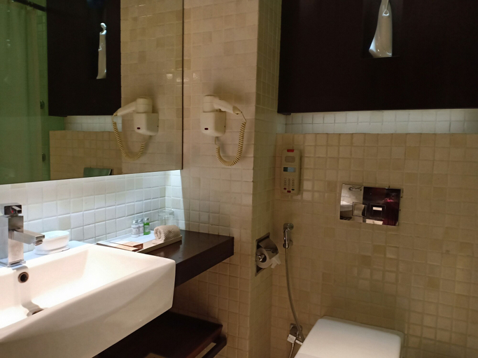 Bathroom, Monotel Luxury Business Hotel, North 24 Parganas