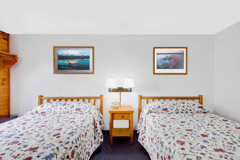 Bedroom 3, Super 8 by Wyndham Lake George/Warrensburg Area, Warren