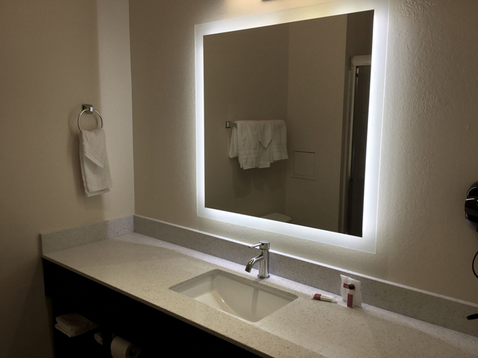 Bathroom 4, Days Inn by Wyndham Freeport, Brazoria