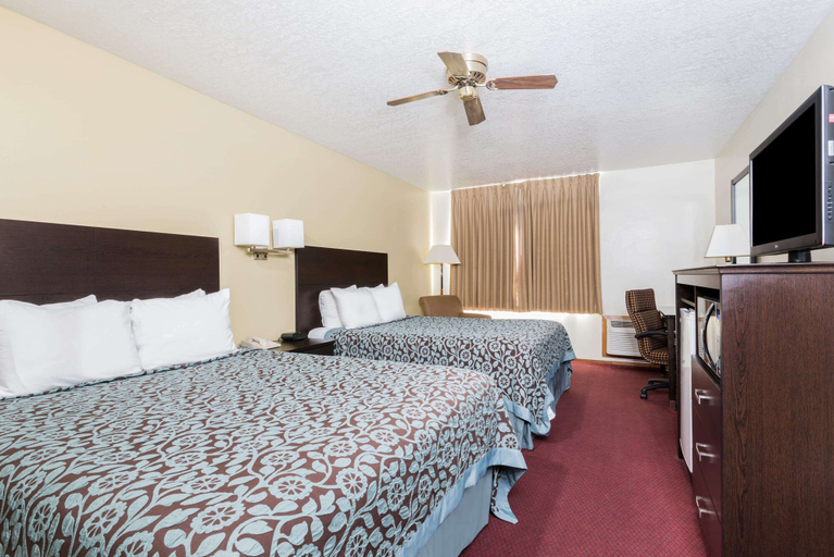 Bedroom 3, Days Inn by Wyndham Pueblo, Pueblo