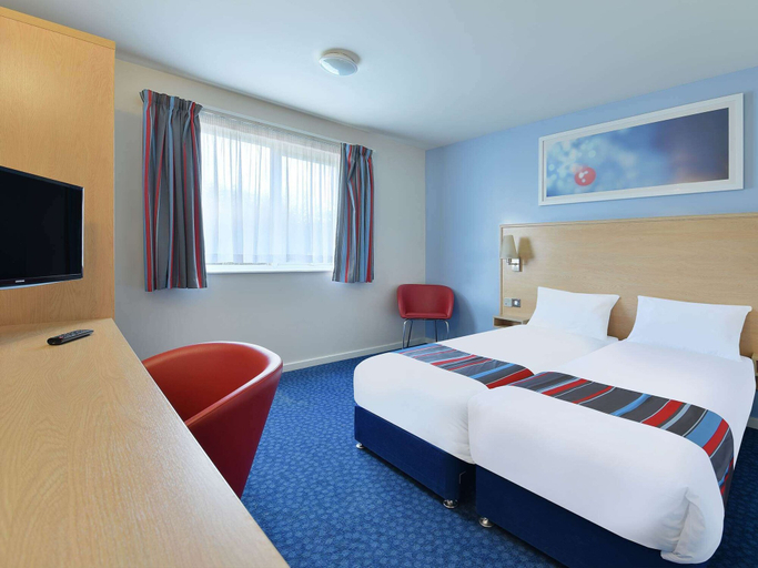 Bedroom 3, Travelodge Birmingham Central Broadway Plaza, Birmingham