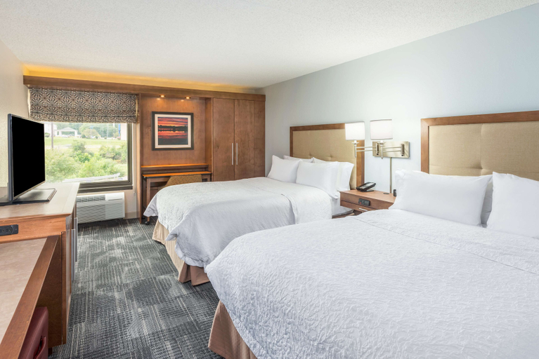 Bedroom 3, Hampton Inn Columbia, Boone