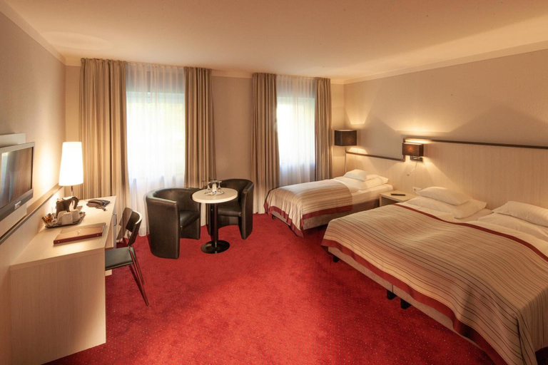 Bedroom 2, Bergers Airporthotel Memmingen, Unterallgäu