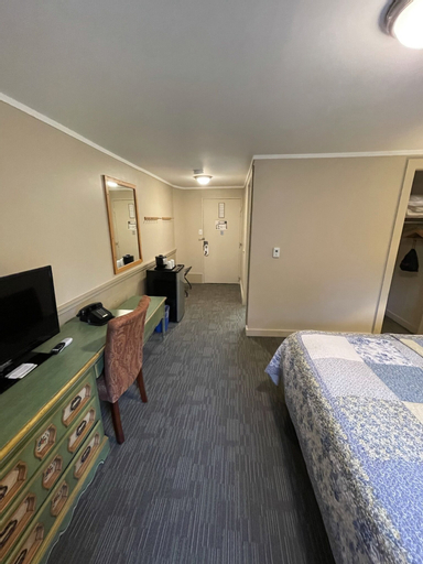Bedroom 4, Northern Lights Lodge, Lamoille
