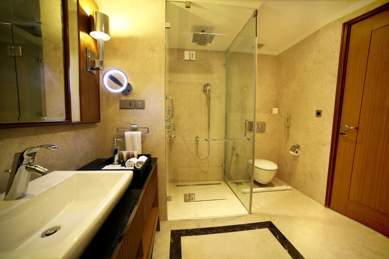 Bathroom 5, Ramada Plaza by Wyndham Chennai, Chennai