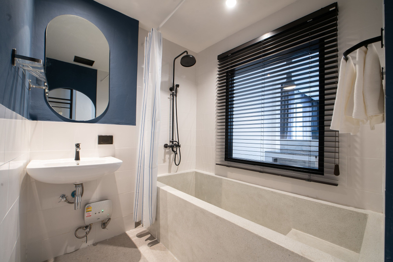 Bathroom 5, KOWTHA RIVERTEL, Khlong San