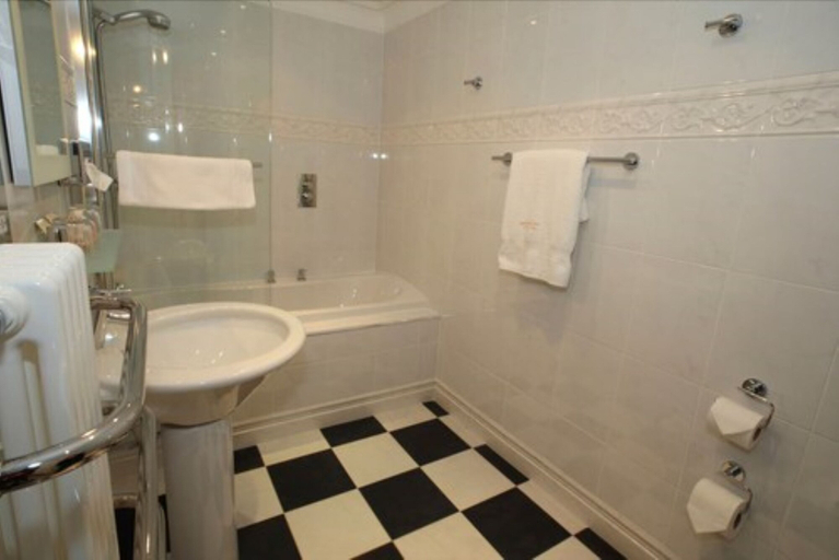 Bathroom 4, The Mansion House Hotel, Moray