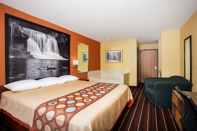 Bedroom 4, Super 8 by Wyndham Crawfordsville, Montgomery
