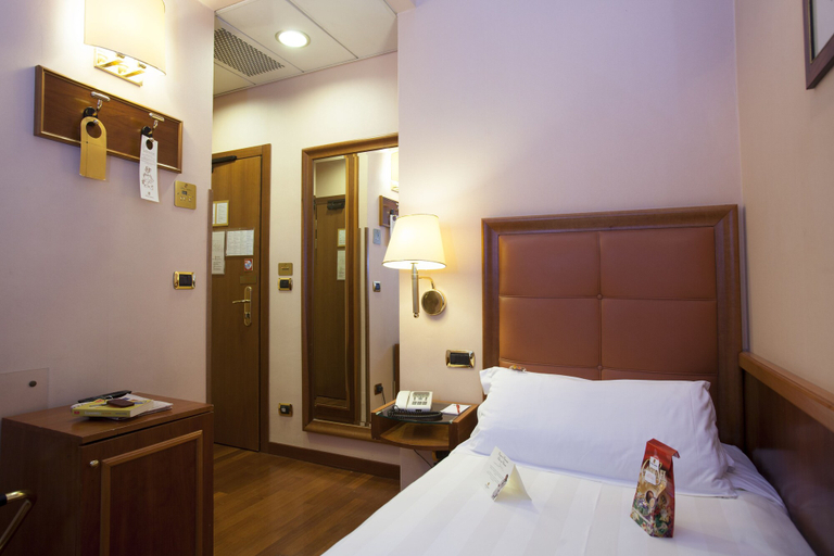 Bedroom 2, Hotel Berna, Milano