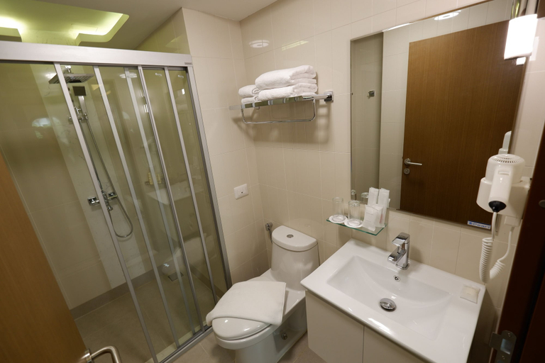 Bathroom 5, Justice Hotel, Chatuchak