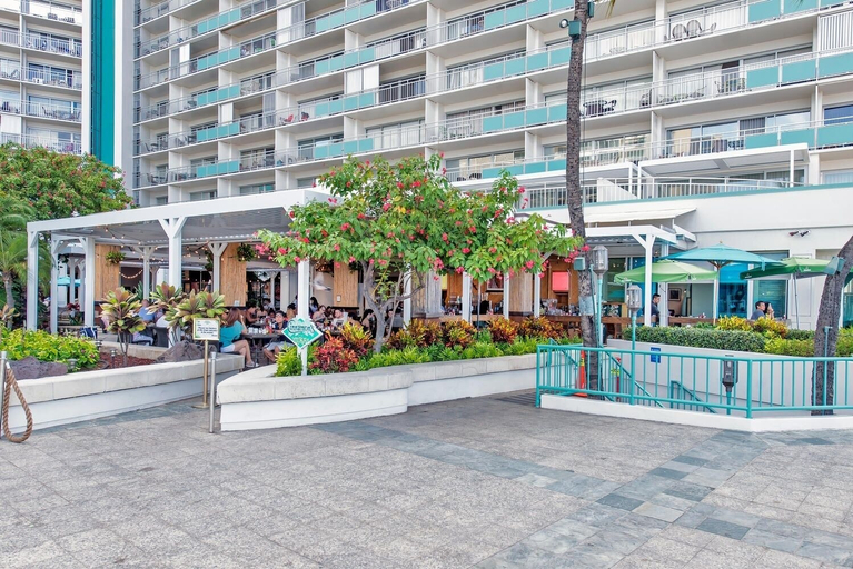 Exterior & Views 2, Spacious One Bedroom Harbor View Condos at Ilikai Marina With Private Balcony, Honolulu