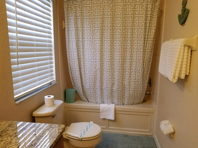 Bathroom 4, 4112 Calabria, Polk