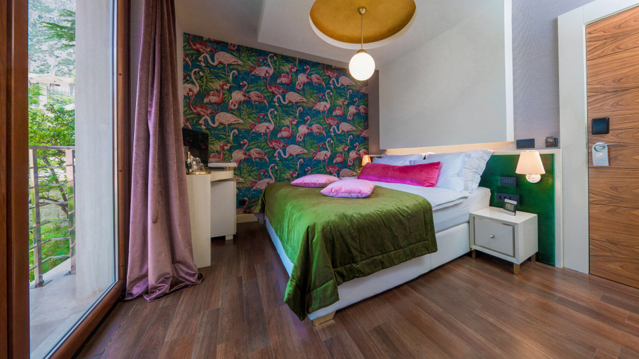 Bedroom 4, Forza Mare