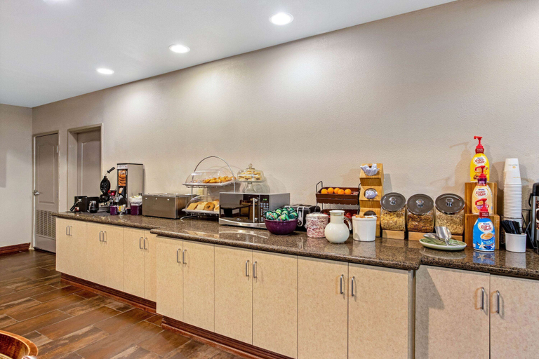 Food & Drinks 5, La Quinta Inn & Suites by Wyndham Cleburne, Johnson