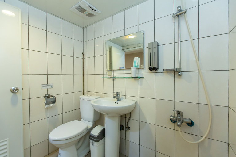 Bathroom 5, Mr Lobster's Secret Den Design Hostel, Taipei City