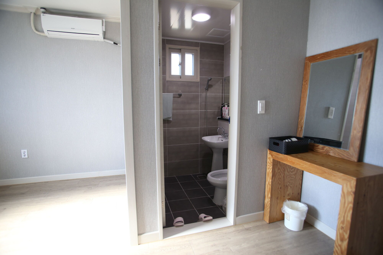 Bathroom 3, Namu Guesthouse & Pension - Hostel, Yeosu
