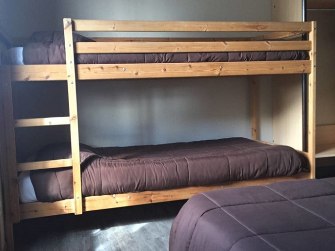 Bedroom 4, Rev'Hotel, Aude