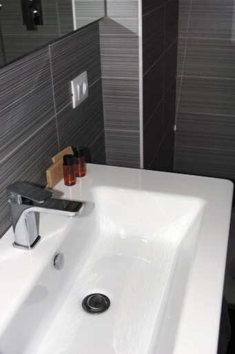 Bathroom 3, Hotel Leopardi, Napoli