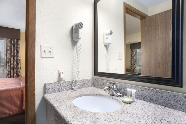 Bathroom 3, Super 8 by Wyndham Clive IA, Polk