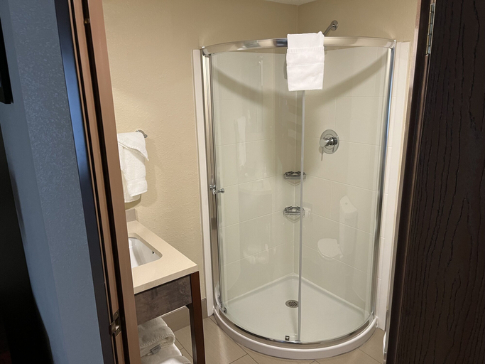 Bathroom 4, Wingate by Wyndham Clearfield, Clearfield