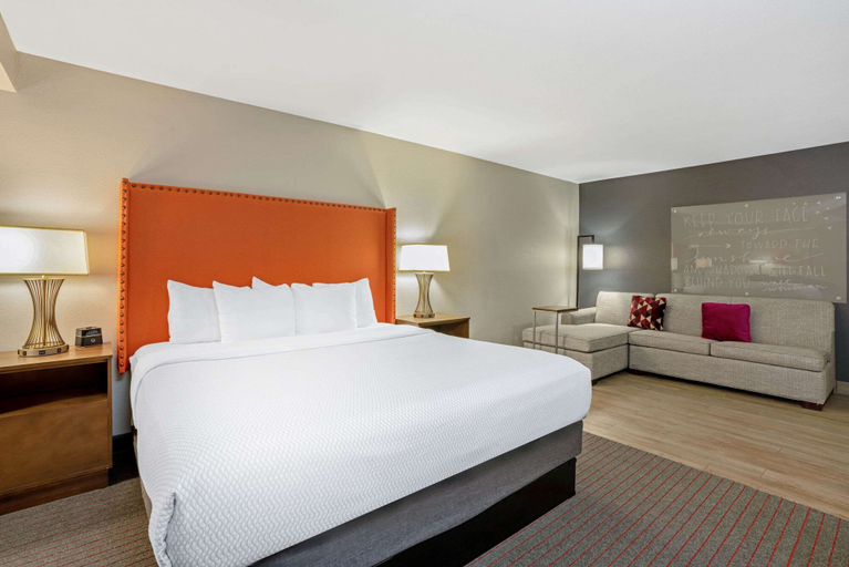 Bedroom 3, La Quinta Inn & Suites by Wyndham Seattle Federal Way, King