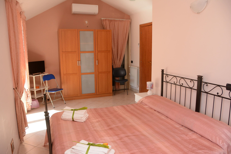 Bedroom 4, Villa San Leonardo, Catania