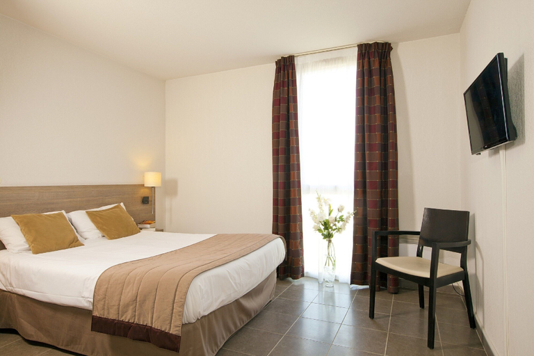 Bedroom 3, Sejours & Affaires Manosque Moulin Neuf, Alpes-de-Haute-Provence