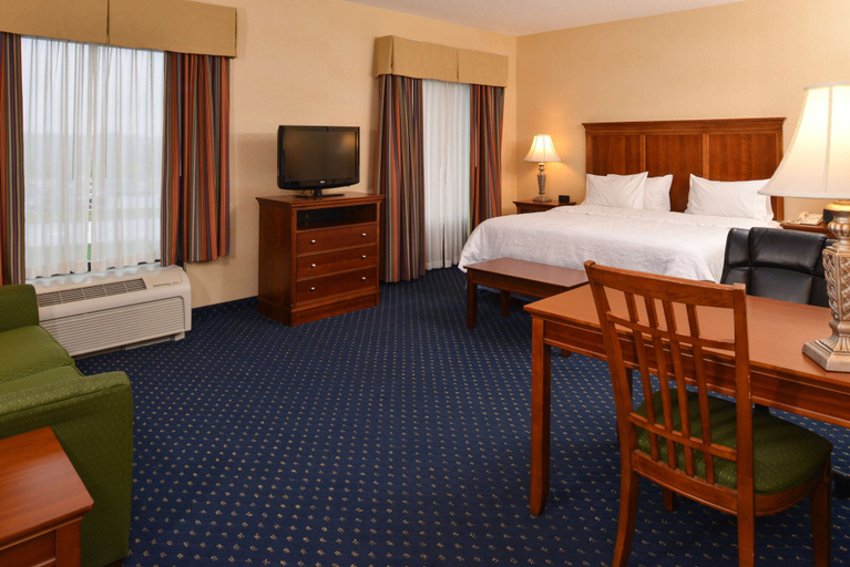 Bedroom 3, Hampton Inn & Suites Fredericksburg South, Spotsylvania