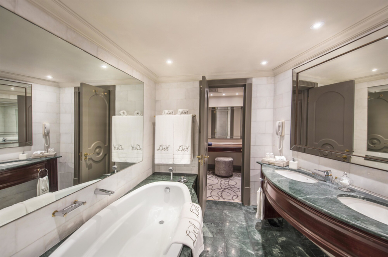Bathroom 5, Labourdonnais Waterfront Hotel
