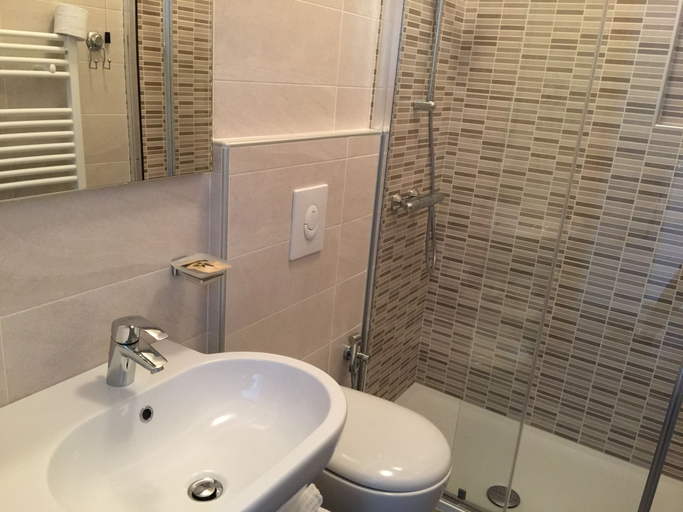 Bathroom 5, Hotel Casa Serena, Verona