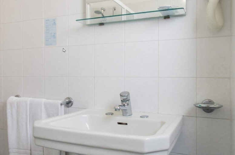 Bathroom 3, Hotel Boston, Rimini