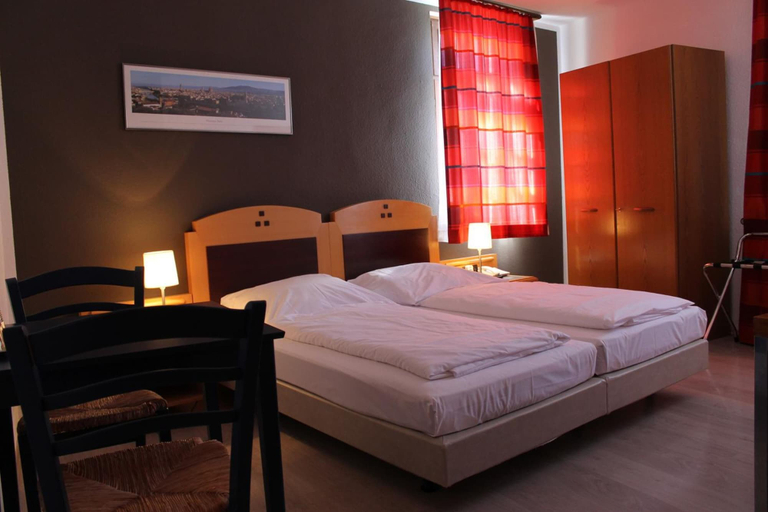 Bedroom 4, Hotel Zum Löwen, Hochtaunuskreis