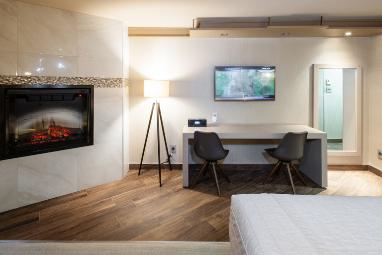 Bedroom 3, Le Chabrol Hotel & Suites, Montréal