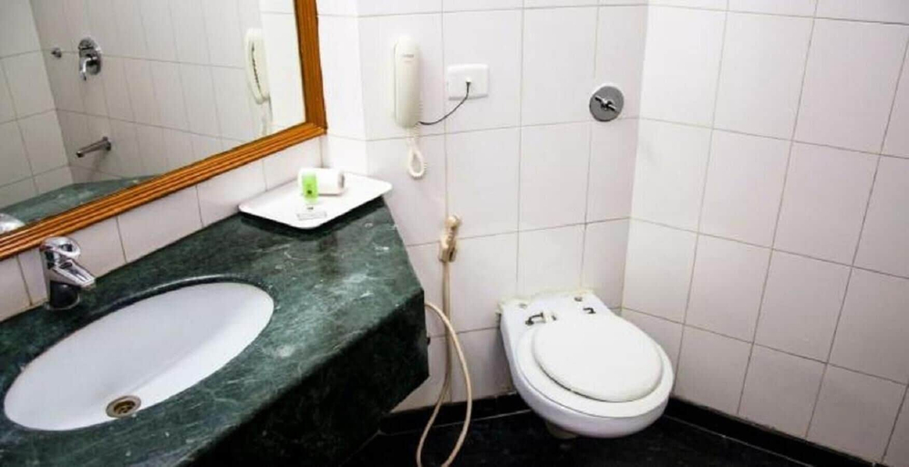 Bathroom 3, Ramee Guestline Hotel TIRUPATI, Chittoor