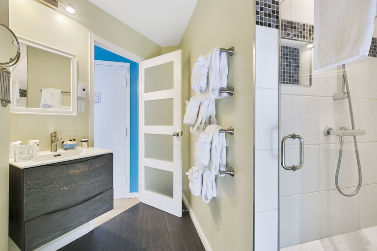 Bathroom 3, Château des Tourelles - Par Aneyro, Communauté-Urbaine-de-Québec