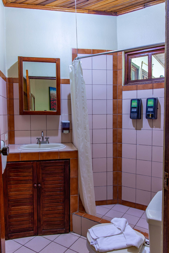 Bathroom 5, Hotel South Beach, Garabito